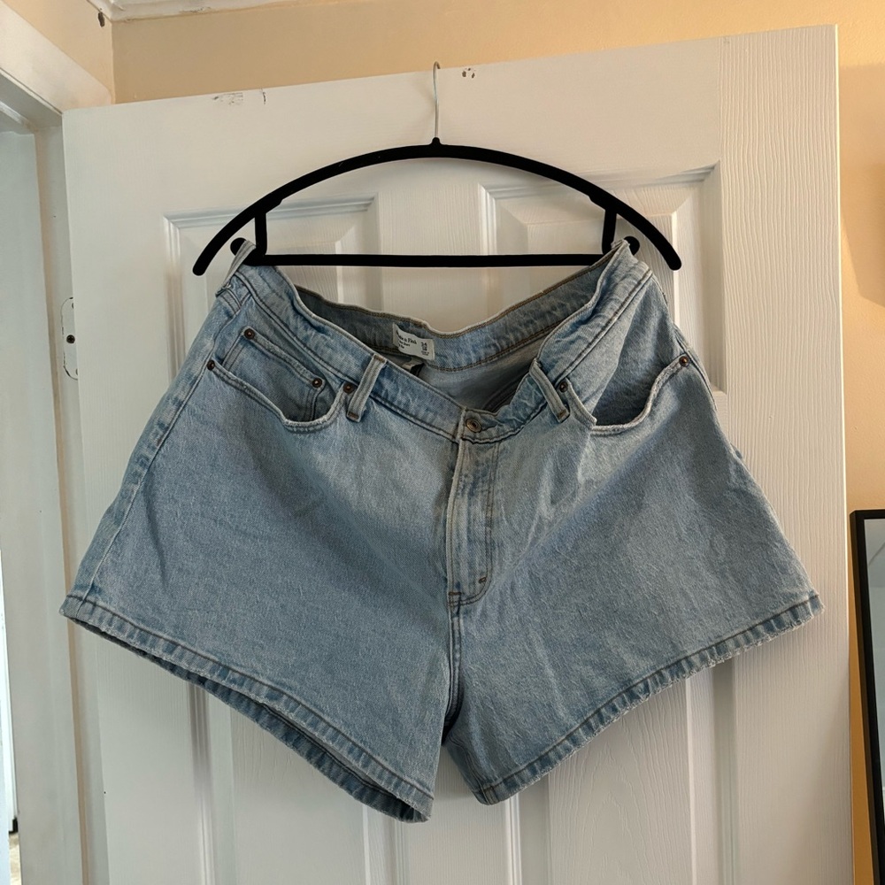 Abercrombie & Fitch Mom Short